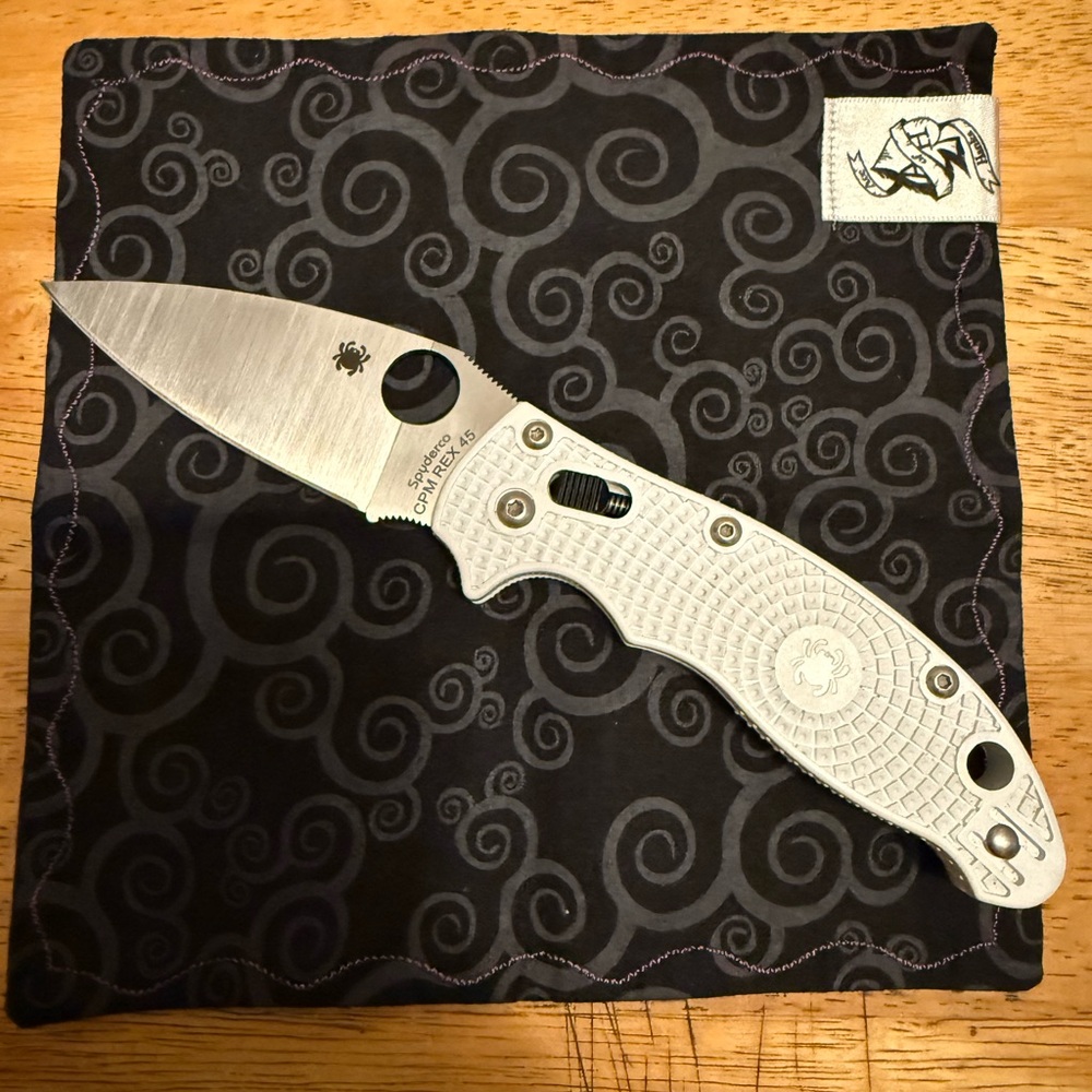 SPYDERCO MANIX 2 WHITE FRN